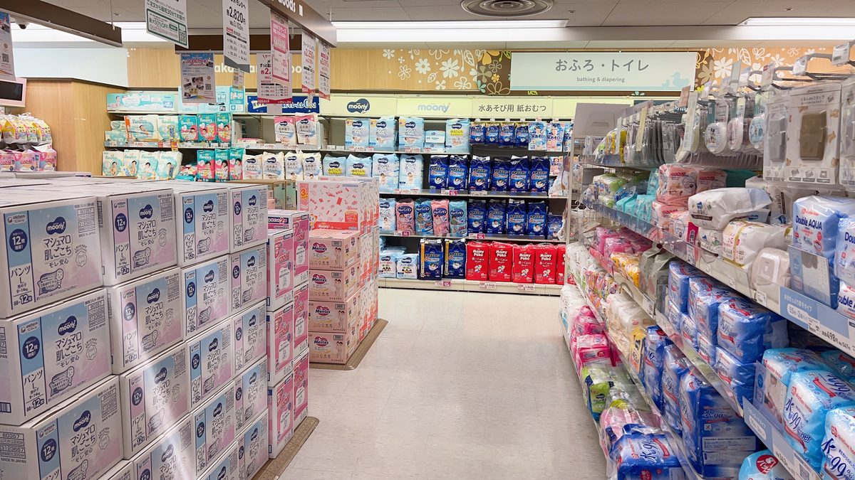 Akachan Honpo nappy aisle with large packs stacked high in a dedicated section labelled bath and toilet
